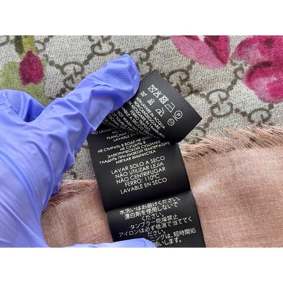 Like New: Gucci Blooms Modal Silk Shawl/Scarf, 140x140cm, Pink Floral 2016-2017 - Picture 11 of 16